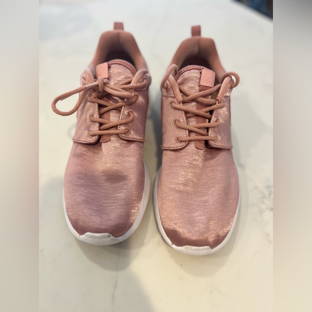 NIKE Woman sneakers. Light pink